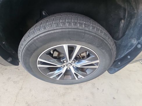 Used 2018 Toyota Highlander LE FWD image 11