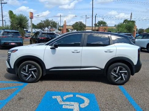 Certified 2025 Nissan Kicks SV image 3