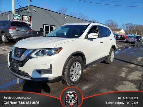 Used 2017 Nissan Rogue SV image 1