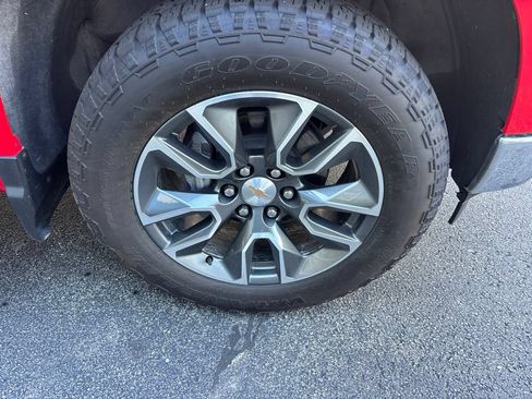 Used 2025 Chevrolet Silverado 1500 LT AWD/4WD image 17