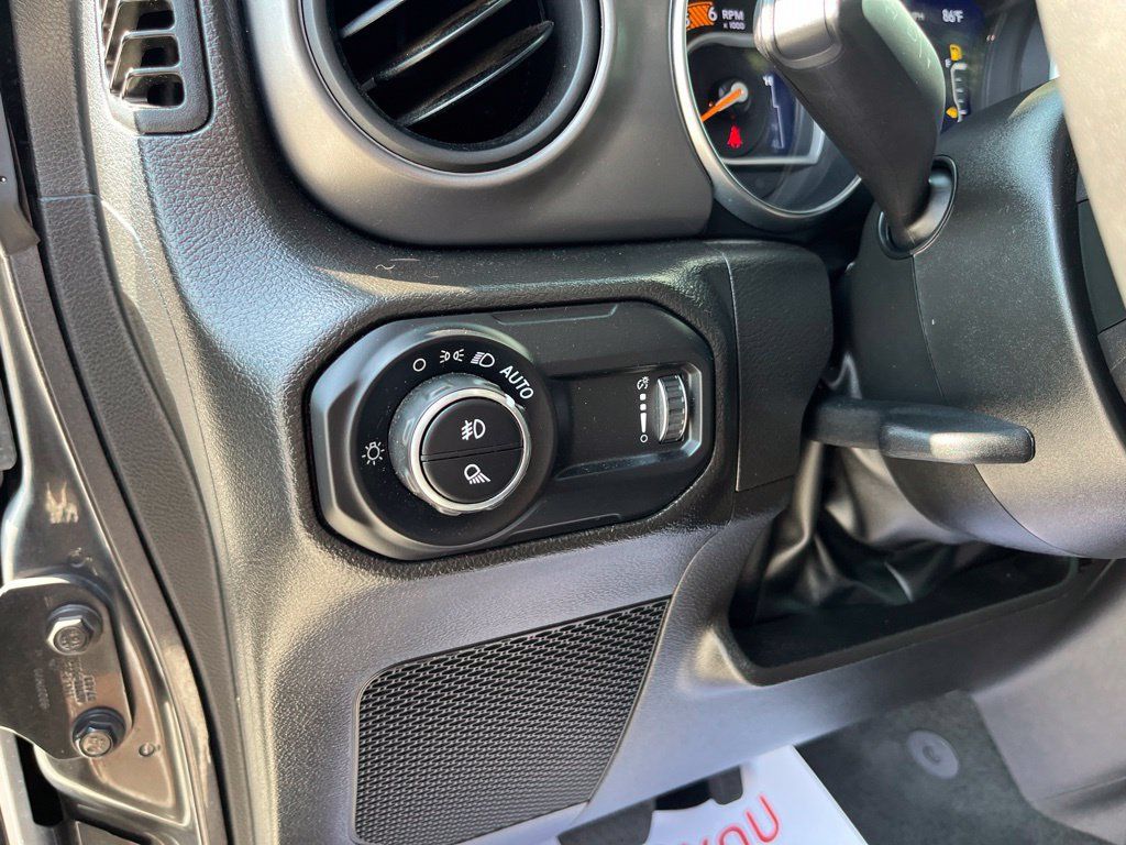 Used 2023 Jeep Gladiator Mojave AWD/4WD image 8