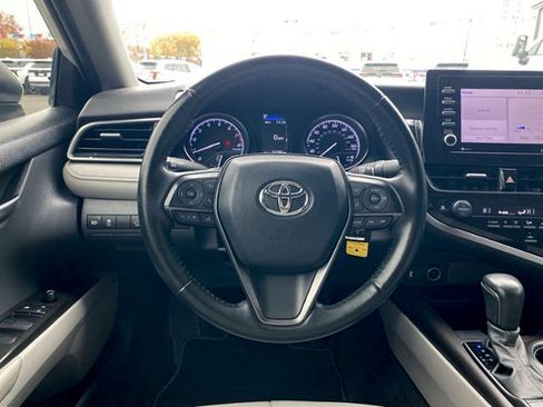 Used 2023 Toyota Camry SE image 16