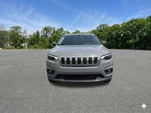 Used 2019 Jeep Cherokee Latitude Plus w/ Cold Weather Group AWD/4WD image 3