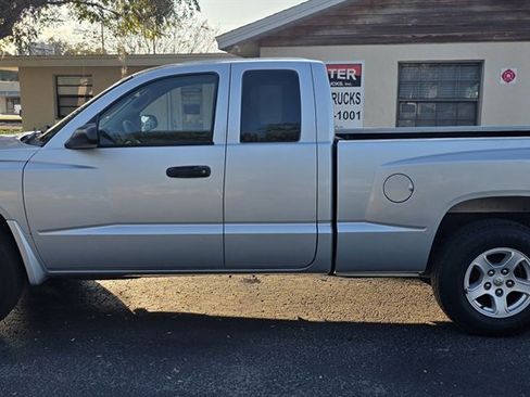 Used 2006 Dodge Dakota ST w/ Sport Appearance Group image 2