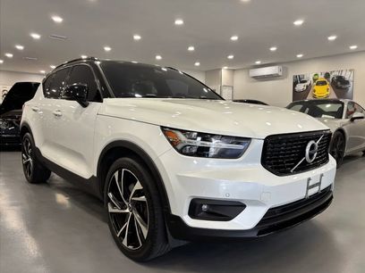 Used 2020 Volvo XC40 T4 R-Design