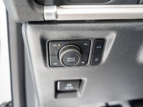 Used 2025 Ford Expedition Active image 23