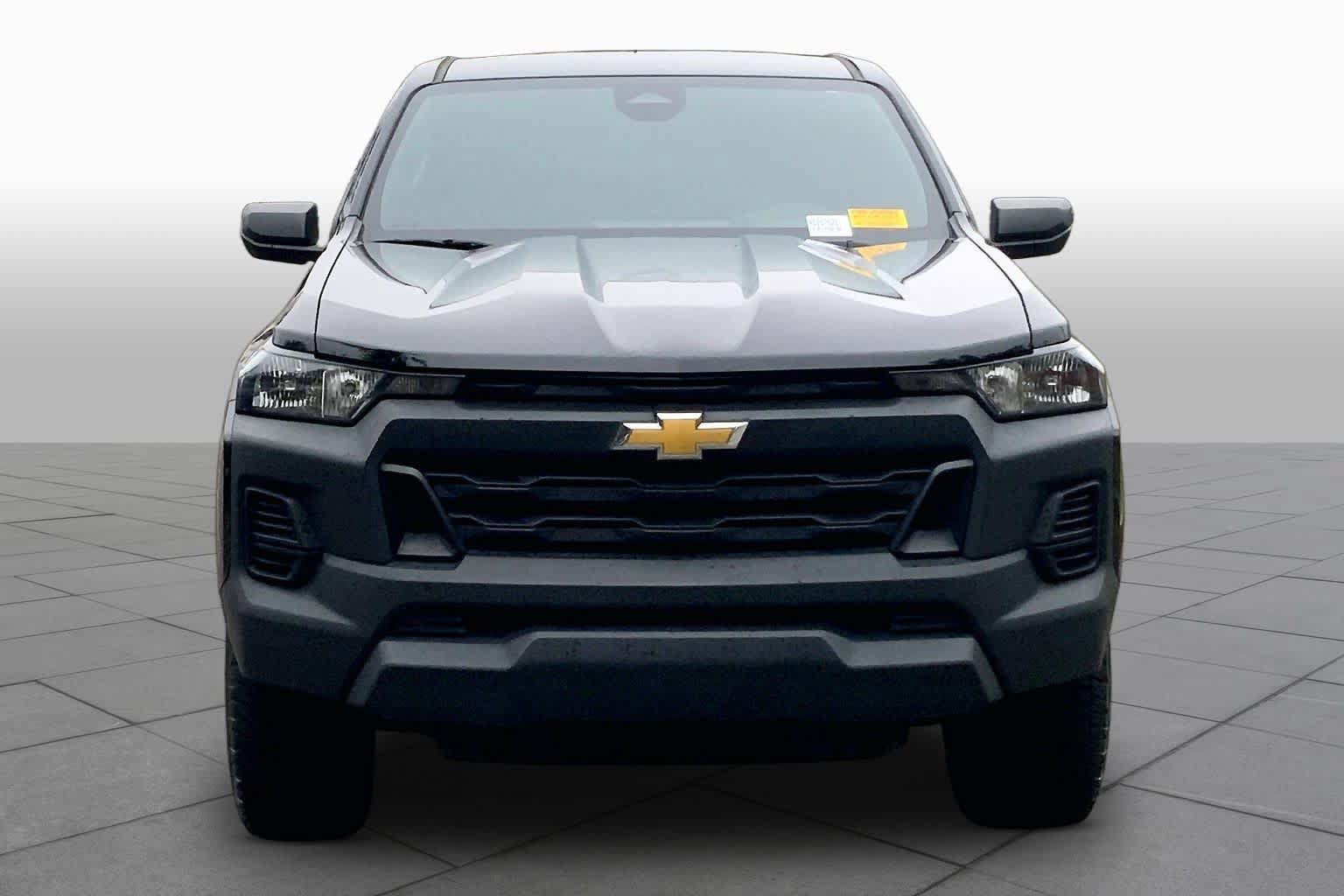 Used 2024 Chevrolet Colorado W/T w/ Advanced Trailering Package AWD/4WD image 4