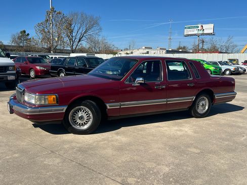 Used 1990 Lincoln Town Car image 15