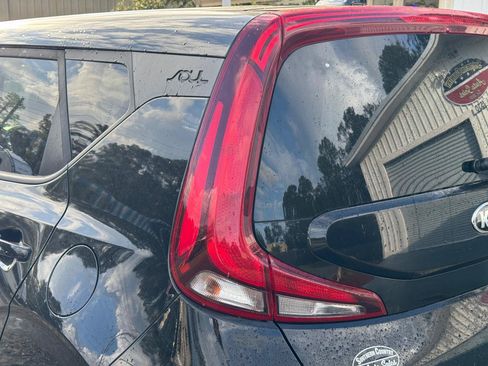 Used 2020 Kia Soul S FWD image 10