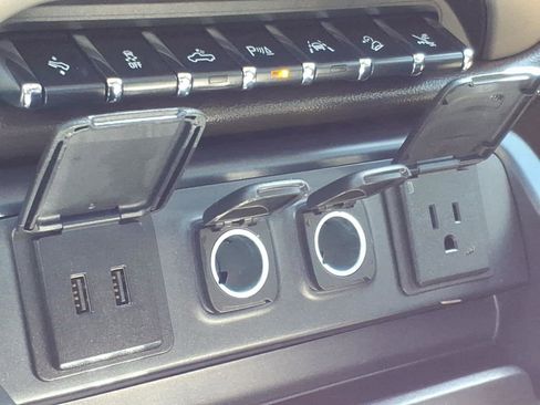 Used 2017 GMC Sierra 1500 Denali w/ Denali Ultimate Package image 11