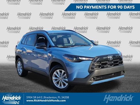 Used 2026 Toyota Corolla Cross LE FWD image 1