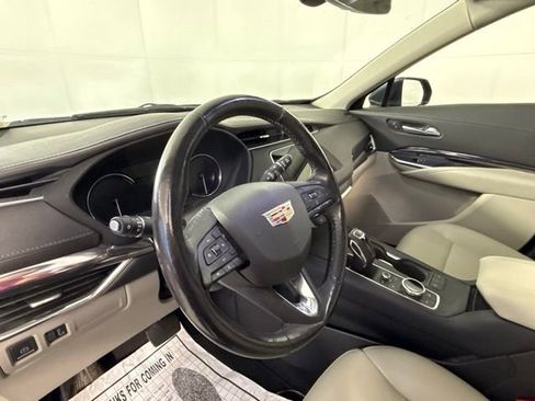 Used 2019 Cadillac XT4 Luxury w/ Cold Weather Package image 19