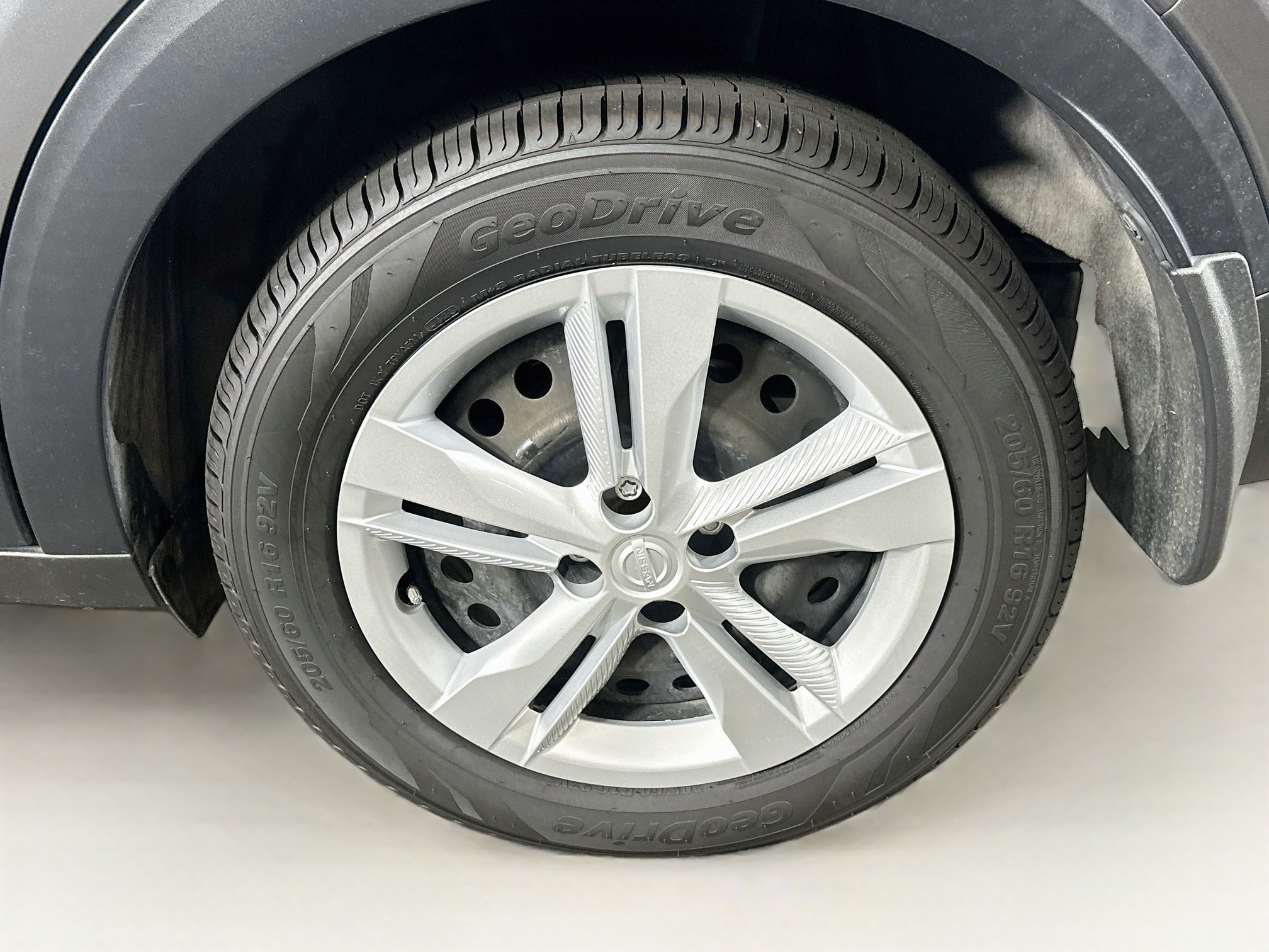 Used 2025 Nissan Kicks Play S FWD image 11