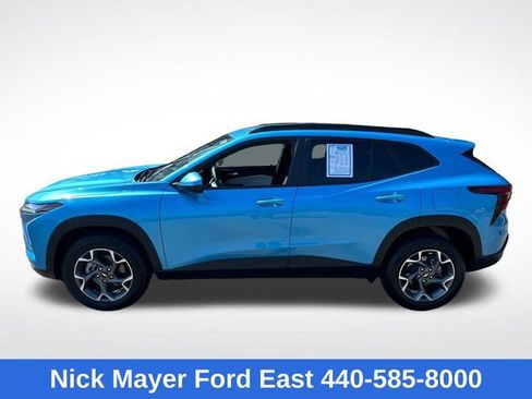 Used 2025 Chevrolet Trax LT FWD image 4