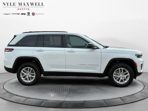 New 2025 Jeep Grand Cherokee L Laredo image 17