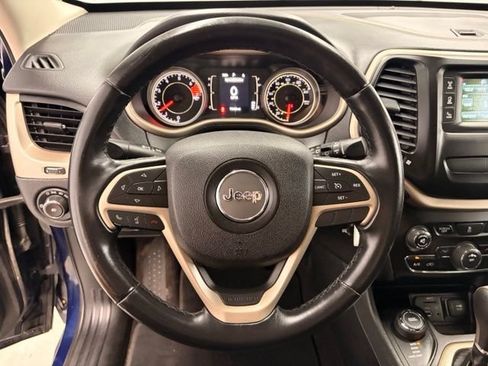 Used 2016 Jeep Cherokee Latitude AWD/4WD image 16