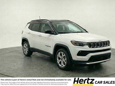 Used 2025 Jeep Compass Latitude image 1