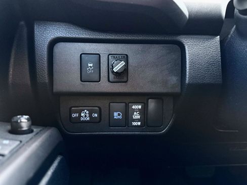 Used 2020 Toyota Tacoma TRD Off-Road image 16