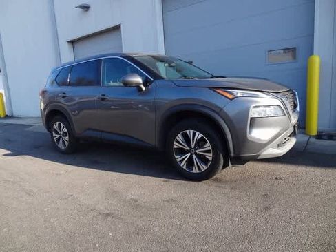 Used 2021 Nissan Rogue SV image 3