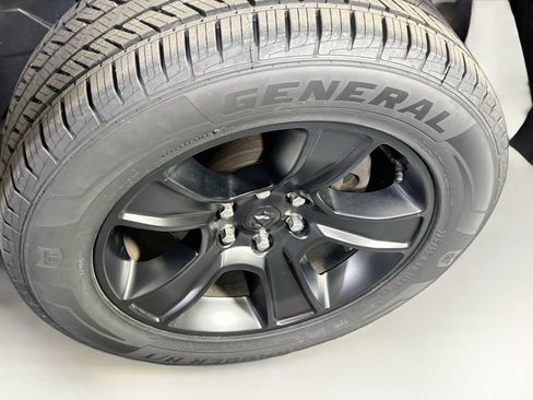 Used 2024 RAM 1500 Big Horn AWD/4WD image 30
