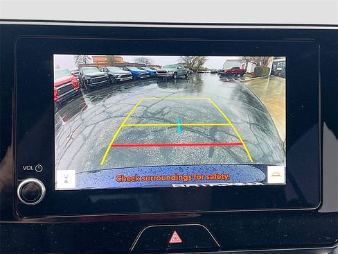 Used 2024 Toyota Venza LE image 14