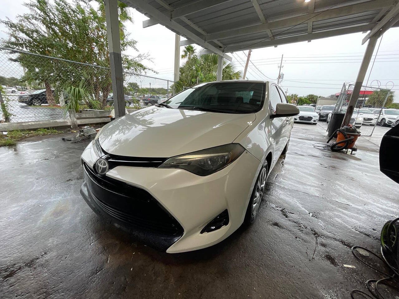 Used 2017 Toyota Corolla LE FWD image 3