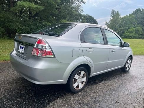 Used 2009 Chevrolet Aveo LT FWD image 3