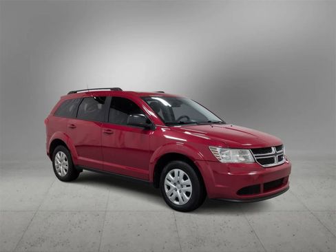 Certified 2018 Dodge Journey SE image 2