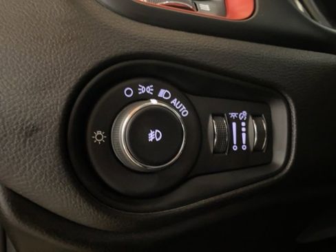 Used 2015 Jeep Renegade Trailhawk w/ Premium Leather Group image 33