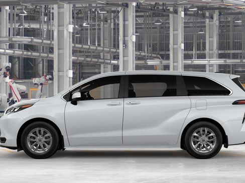 New 2026 Toyota Sienna LE AWD/4WD image 4