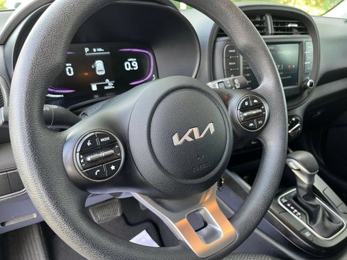 Used 2025 Kia Soul LX w/ LX Technology Package FWD image 22