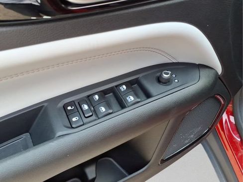 Used 2023 Jeep Compass Limited AWD/4WD image 16