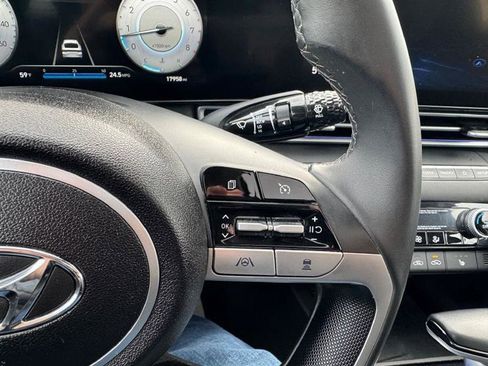 Used 2021 Hyundai Elantra Limited image 24