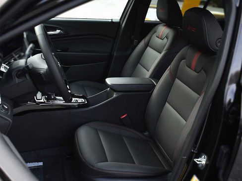 New 2026 Chevrolet Trax RS w/ Sunroof Package image 9