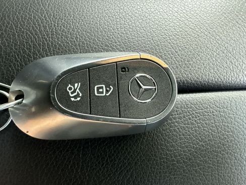 Used 2026 Mercedes-Benz GLC 300 image 28
