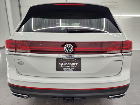 Used 2025 Volkswagen Atlas SE image 27