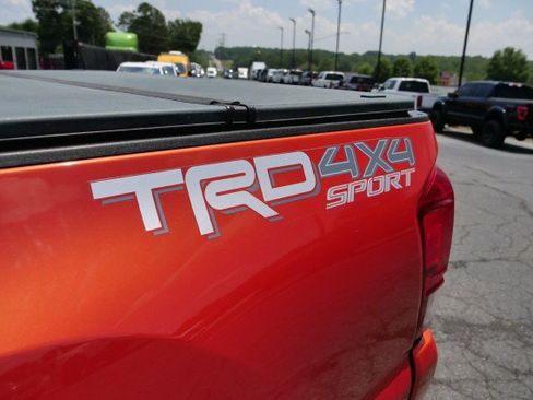 Used 2017 Toyota Tacoma TRD Sport w/ Premium & Technology Package AWD/4WD image 30