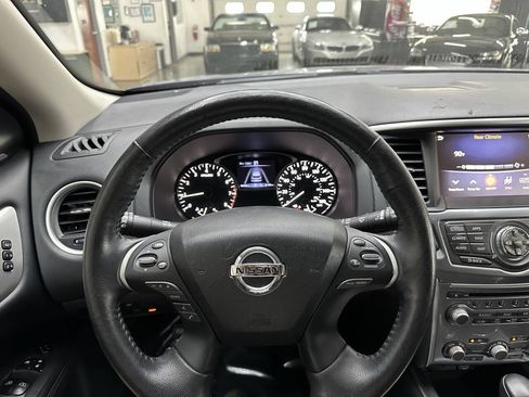 Used 2020 Nissan Pathfinder SL AWD/4WD image 22