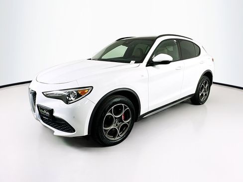 Used 2022 Alfa Romeo Stelvio Ti image 3