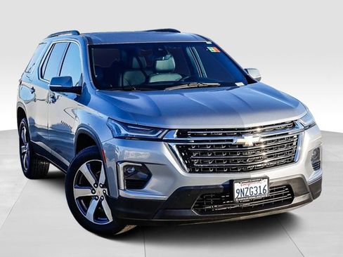 Used 2023 Chevrolet Traverse LT w/ LT Premium Package image 2