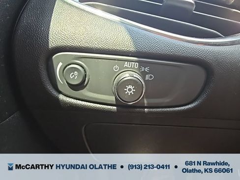 Used 2017 Chevrolet Malibu LT FWD image 18