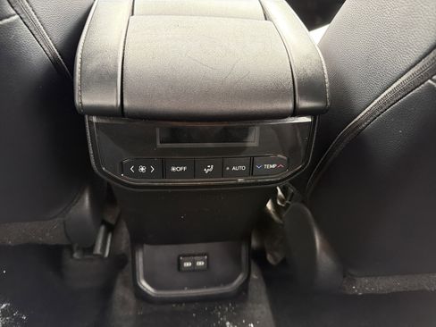 Used 2024 Toyota Highlander XLE image 23