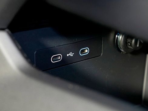 New 2026 Porsche Macan 4 Electric image 32