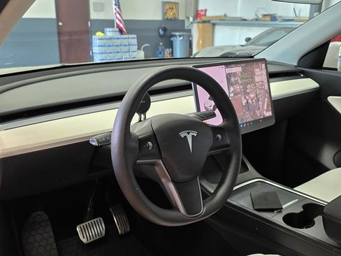 Used 2021 Tesla Model Y Long Range AWD/4WD image 8