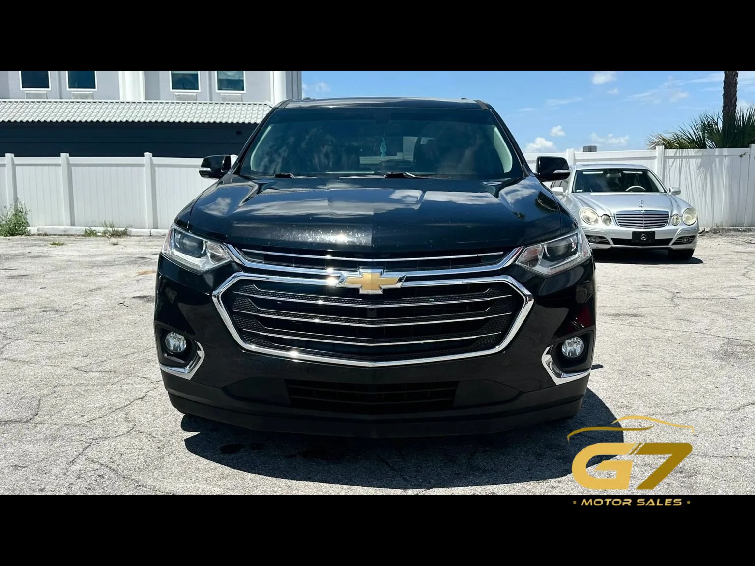 Used 2019 Chevrolet Traverse LT FWD image 2