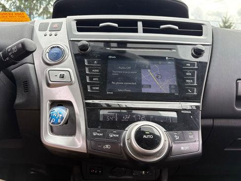 Used 2017 Toyota Prius V Four FWD image 8