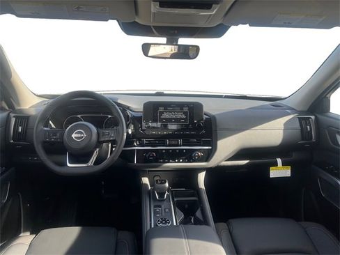 New 2025 Nissan Pathfinder SL image 6