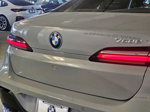 Used 2025 BMW 750e xDrive w/ Executive Package AWD/4WD image 7