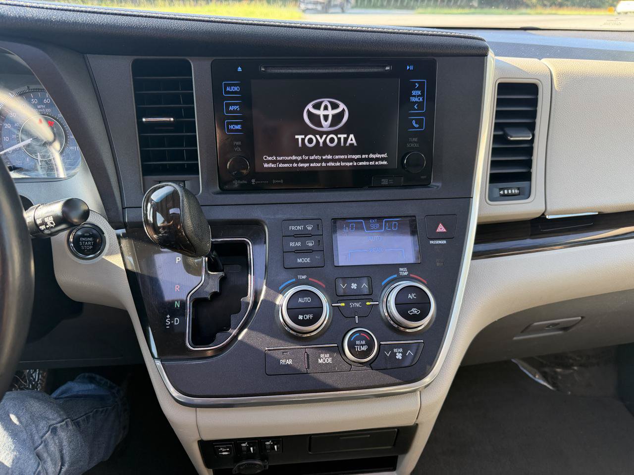 Used 2017 Toyota Sienna XLE w/ XLE Navigation Package FWD image 17