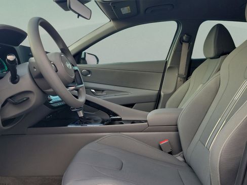 Used 2025 Hyundai Elantra Blue image 20